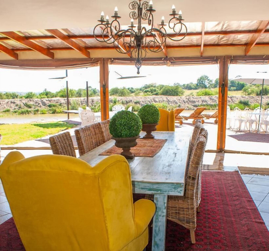 Outdoor dining 2, Casa de la Presa 4, Capricorn