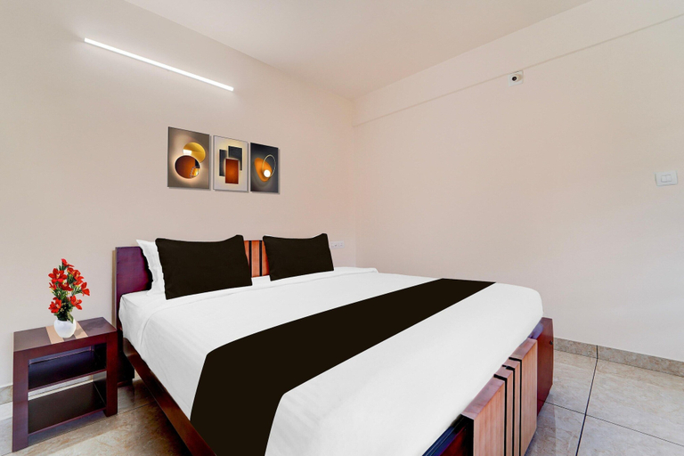 Room 5, Super Townhouse Kalady, Ernakulam