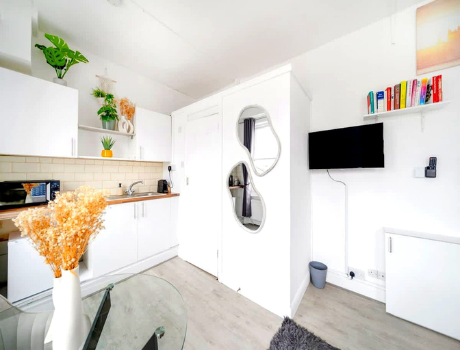 Private kitchen 4, West Kensington Modern Couple Retreat, London