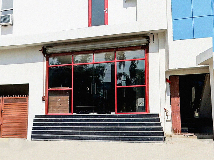 Reception 5, Classic With Balconysuper Townhouse Pahadiya, Varanasi