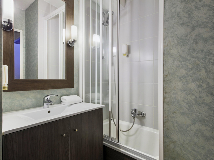 Bathroom 4, Aparthotel Adagio Access Bordeaux Rodesse, Gironde