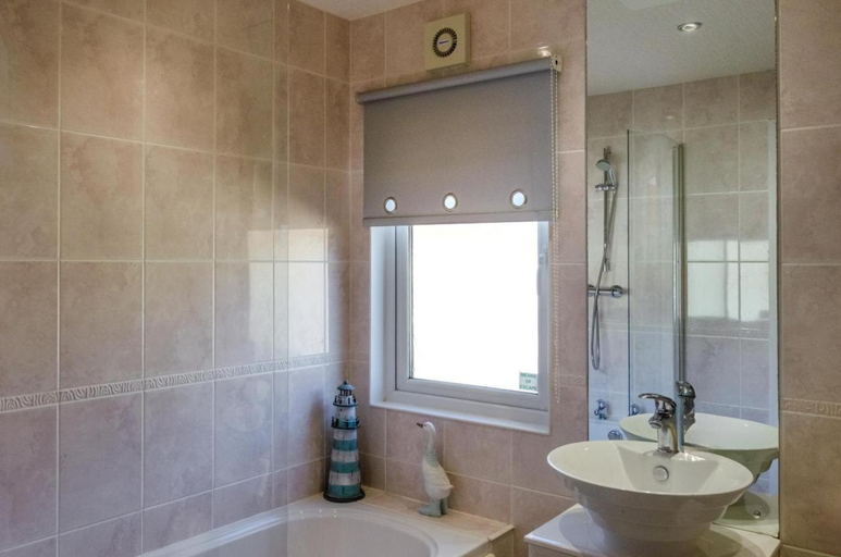 Bathroom 3, 2 Bed in Stepaside oc-pw9184, Pembrokeshire