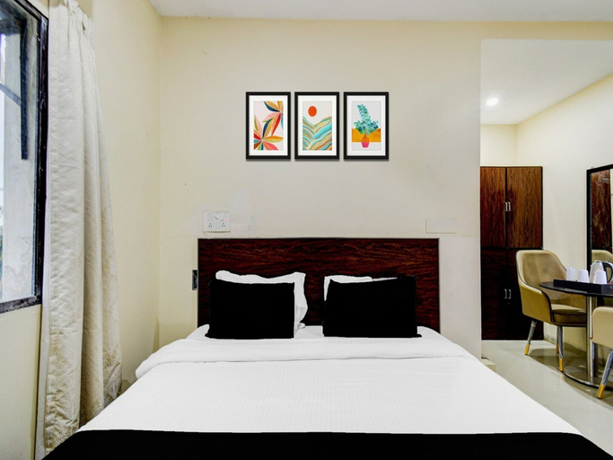 Room 4, Deluxe Hotel Sri Varaahi inn, Hyderabad