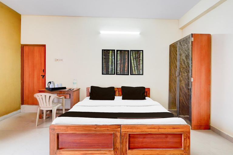 Room 3, Deluxe BV Stayz, Thiruvallur