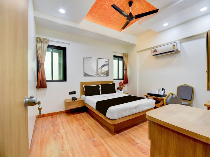 Room 5, Deluxe Hotel Sarovar, Pune