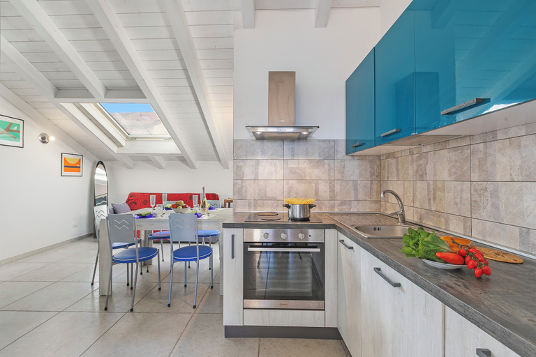 Private kitchen 3, Paolo & Elisa - Sea Front Apartments, Savona