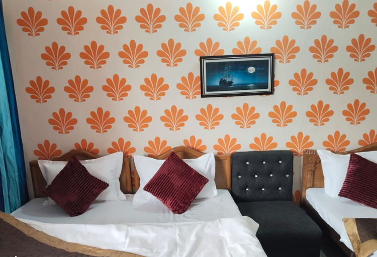 Room 4, Hotel New Pandey Inn, Rudraprayag