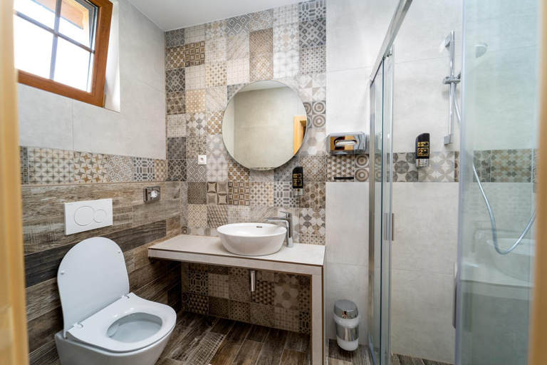 Bathroom 2, Chaty Josu Zuberec, Tvrdošín