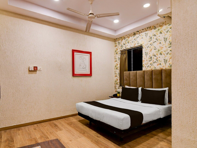 Room 3, Deluxe Hotel Royal Garden, Kolkata