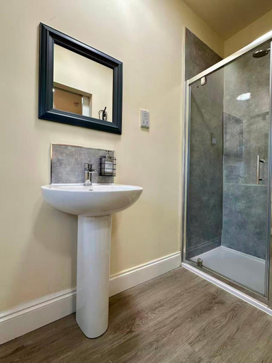 Bathroom 2, Edinburgh full house, Edinburgh