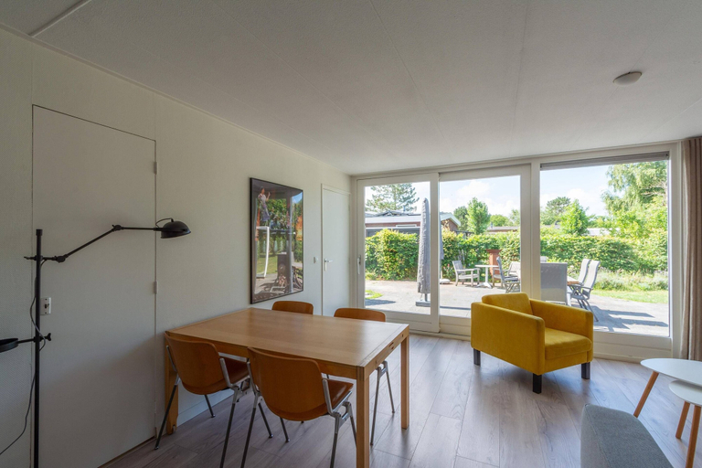 Dining 2, Modernly Furnished Bungalow for 4 People, Zijpe