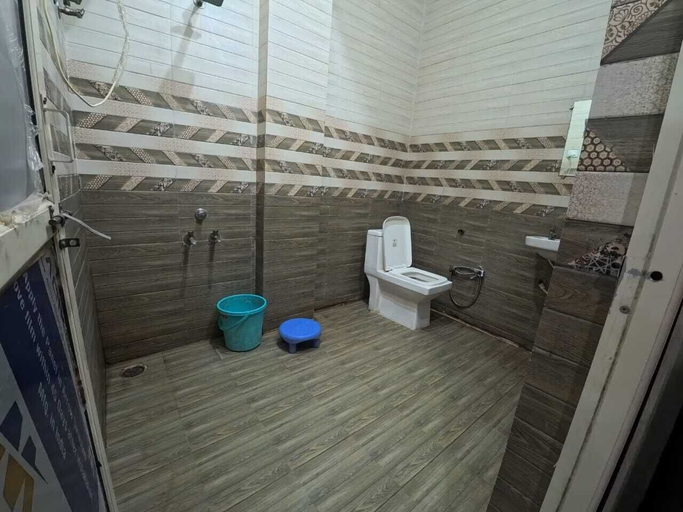 Bathroom 4, Hotel Aapno Shyam And Restaurant, Sikar