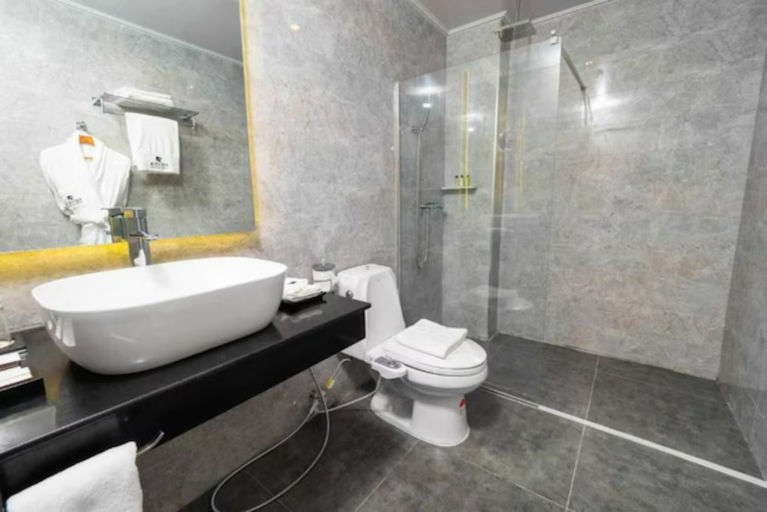 Bathroom, Sunday Hevea Hotel and Resort, Porac
