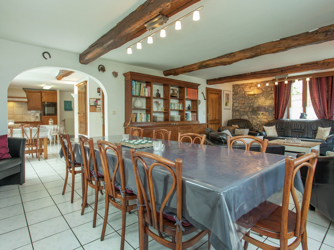 Food & Drinks 4, Cozy Family Home in Humain, Luxembourg
