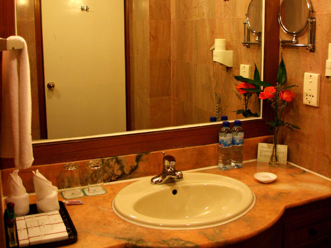 Bathroom 5, Wuxi Grand Hotel, Wuxi