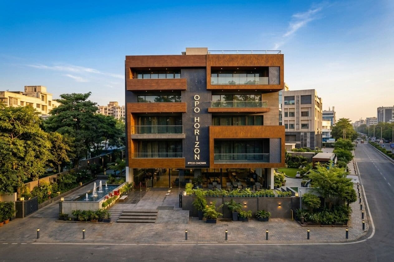 Exterior & Views