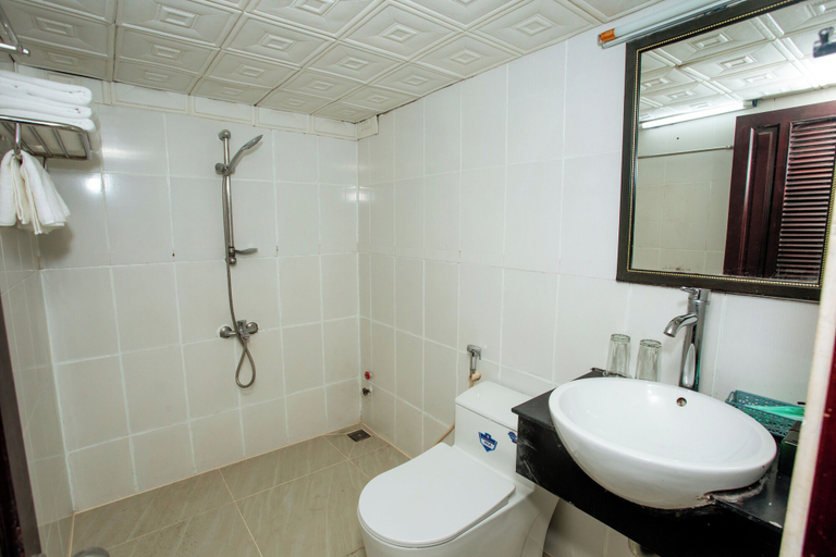 Bathroom 2, Bohemia Hotel, District 1