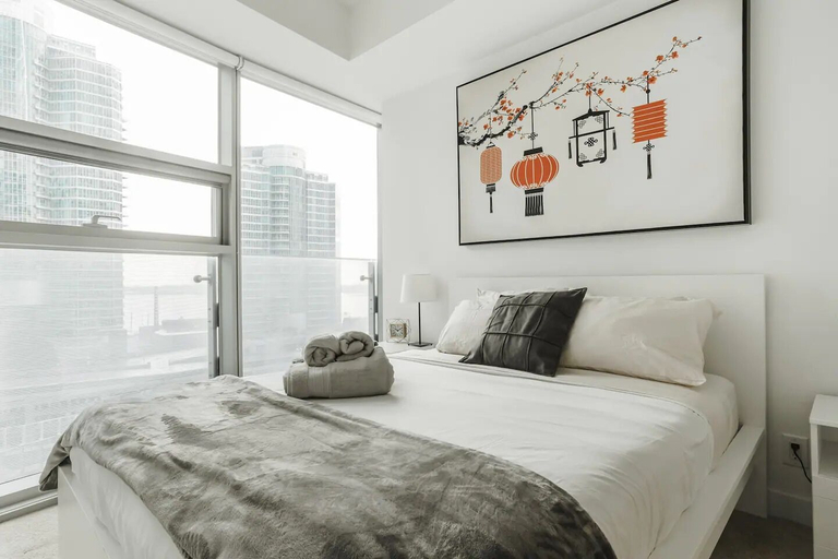 Room 5, Luxury Suites Downtown with Parking, Toronto
