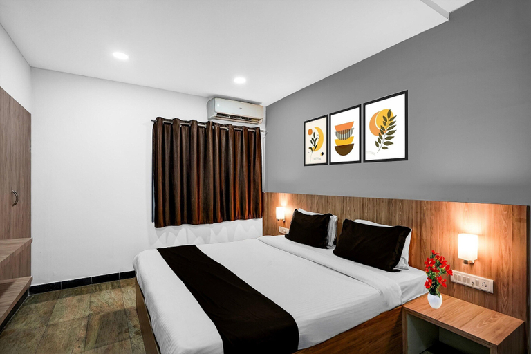 Room 5, Deluxe Richmond MG Metrrichmond, Bangalore