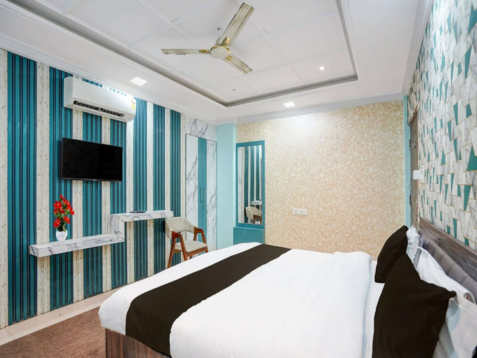 Room 2, Deluxe Hotel Shikhar Darshan, Ujjain