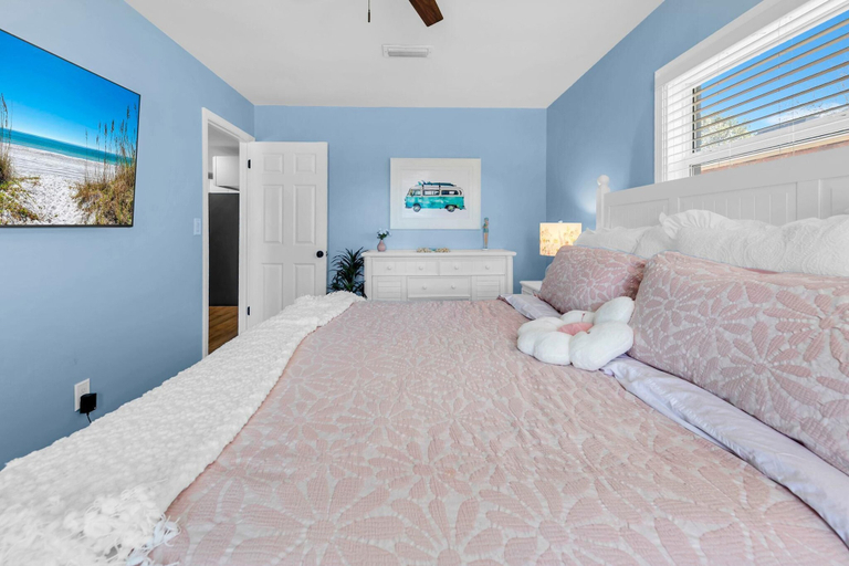 Room 3, The White Sandcastle, Bay