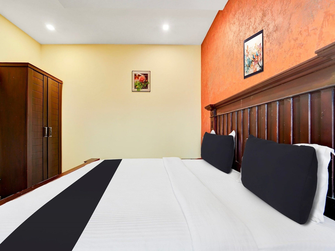 Room 4, Super Townhouse Ernakulam North, Ernakulam