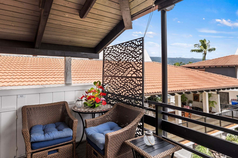 Property grounds 5, Kona Condo Near Downtown Partial Ocean View Central A/C Sleeps 4 - Vrkcv, Hawaii