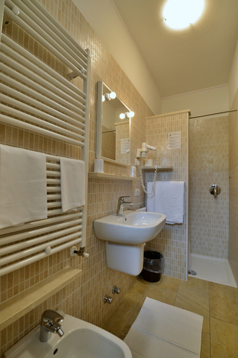 Bathroom 3, Hotel Fiordaliso, Brescia