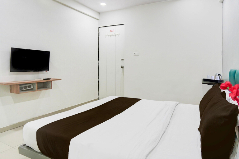 Room 4, Super Hotel O Dindoli Surat, Surat