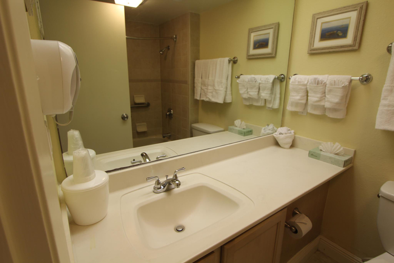 Bathroom 4, Royale Beach and Tennis Club, Cameron
