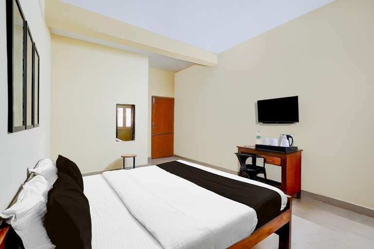 Room 4, Deluxe BV Stayz, Thiruvallur