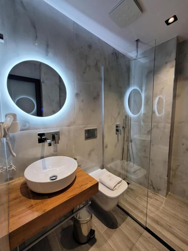 Bathroom 3, Siars Hotel, Sarandës
