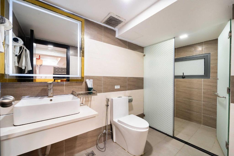 Bathroom 5, Collection O Havana Airport Hotel, Tân Bình