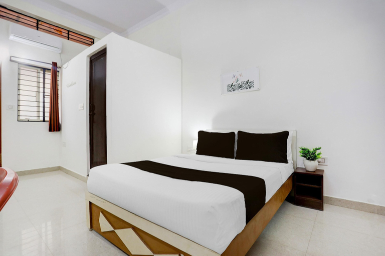 Room 4, Deluxe Sri Krishna Nilaya, Bangalore
