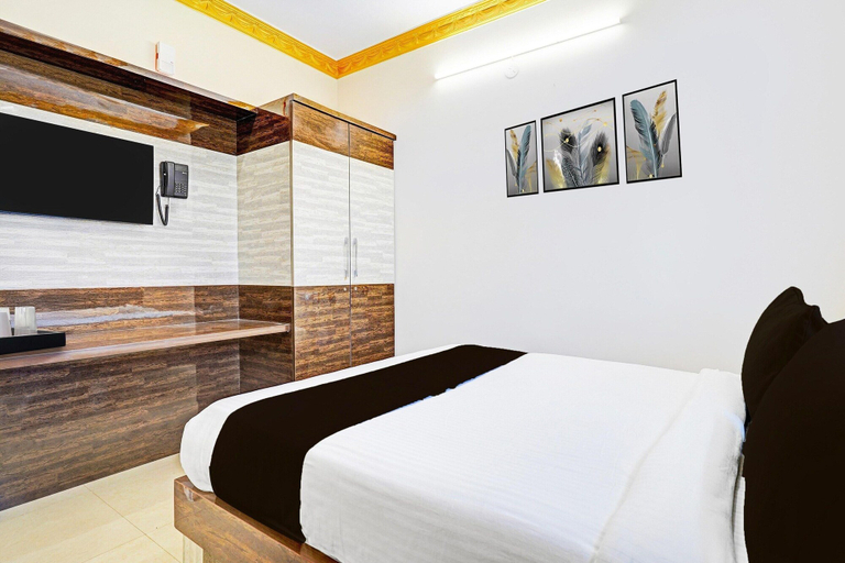 Room 4, Deluxe Niladri Road Formerly SNV INN, Bangalore