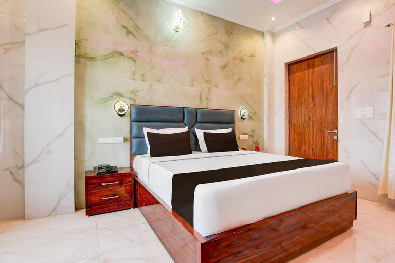 Room 2, Super Deluxe Room Chandigarh, Chandigarh