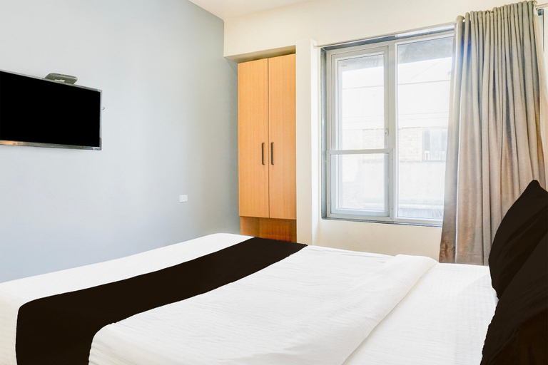 Room 4, Classic With Balcony Hotel Town Plaza, Pune