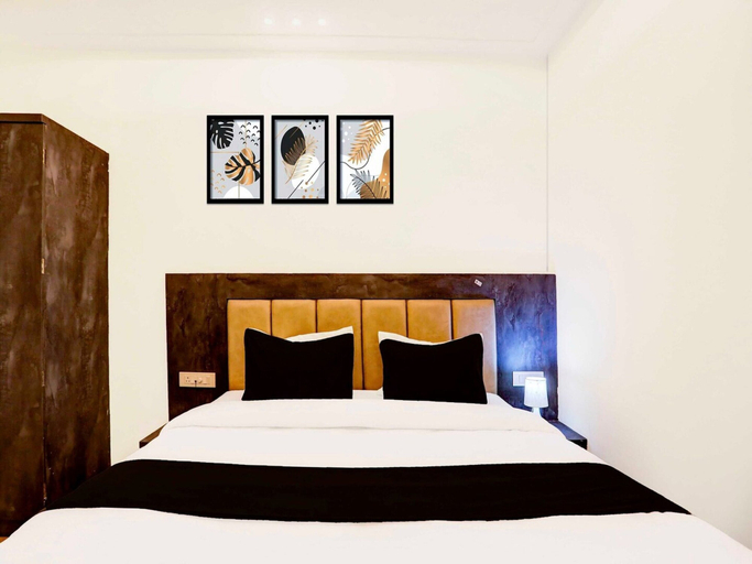 Room 4, Classic With Balconysuper Townhouse Pahadiya, Varanasi