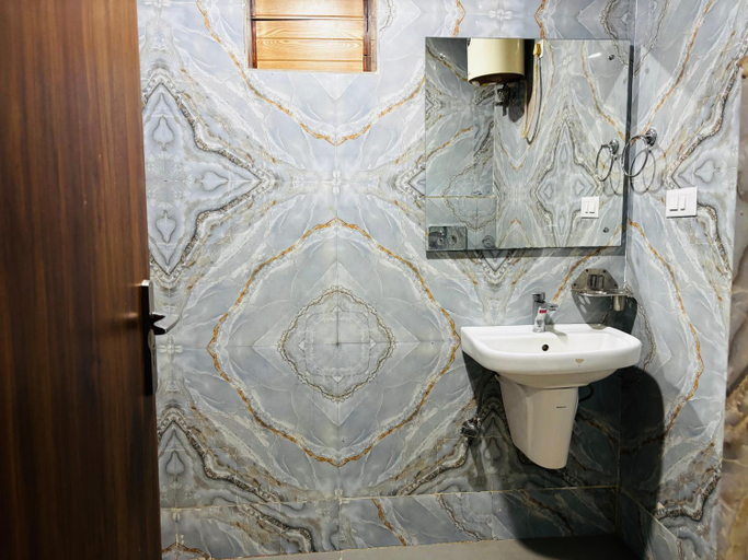 Bathroom 3, JB Hotel and Resort, Champawat