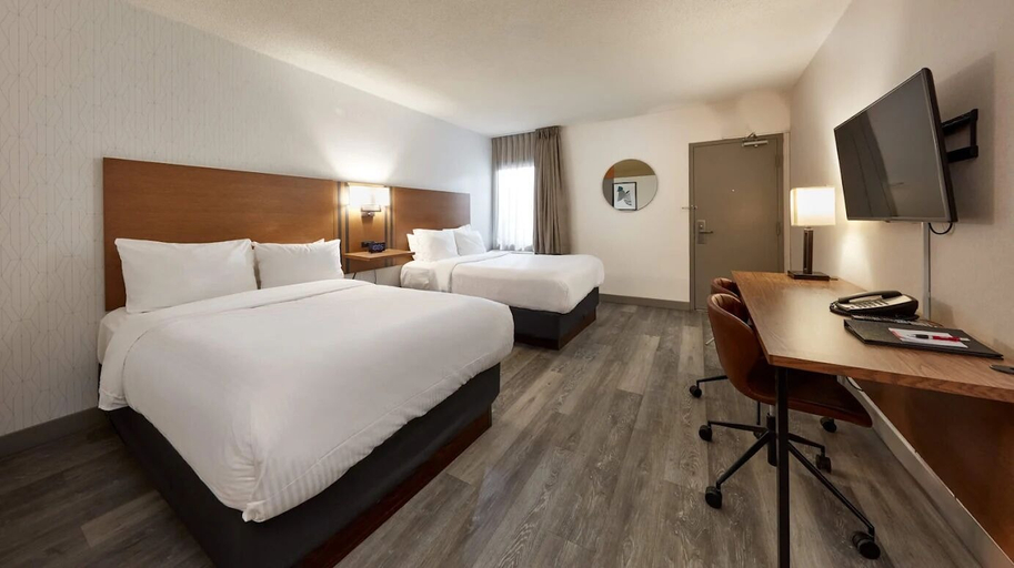 Bedroom 3, Stay Inn Express Toronto, Toronto