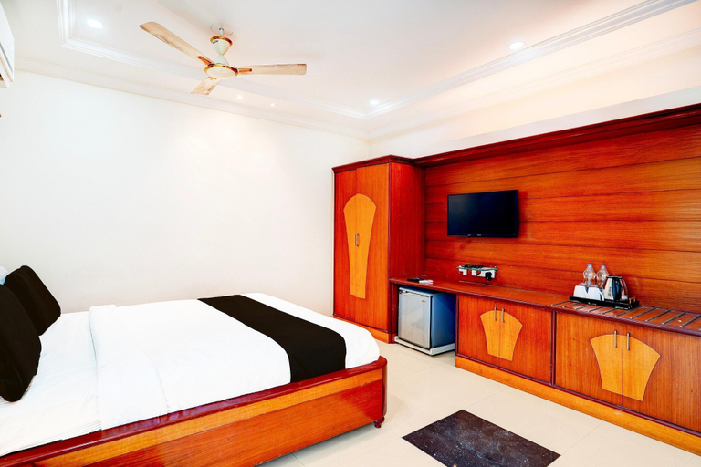 Room 3, Deluxe Naveed Residency, Anantapur