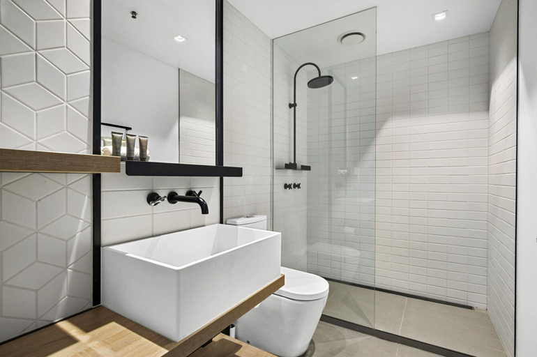 Bathroom 4, Harbour View Apartment With Pool & Gym, Melbourne