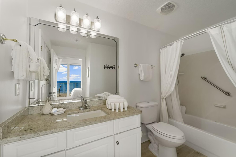 Bathroom 4, Emerald Isle 508, Bay