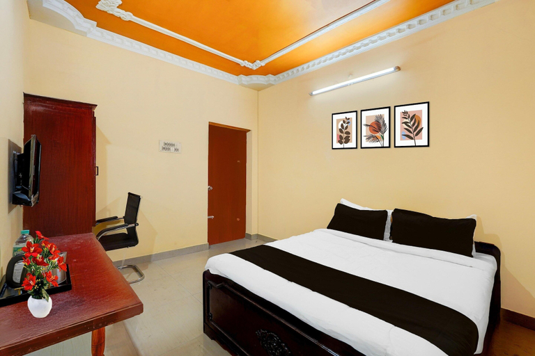 Room 2, Deluxe Sree Residency, Kancheepuram