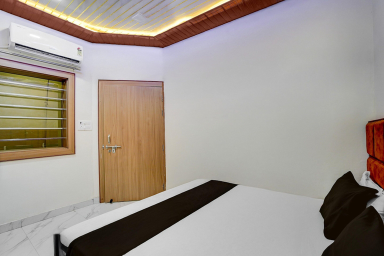 Room 4, Deluxebhagwati Palace, Mathura
