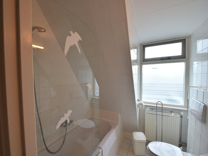 Bathroom 2, Stunning apartment in Noord-Holland w/ , Bergen