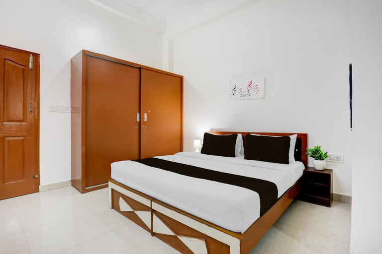 Room 2, Deluxe Sri Krishna Nilaya, Bangalore