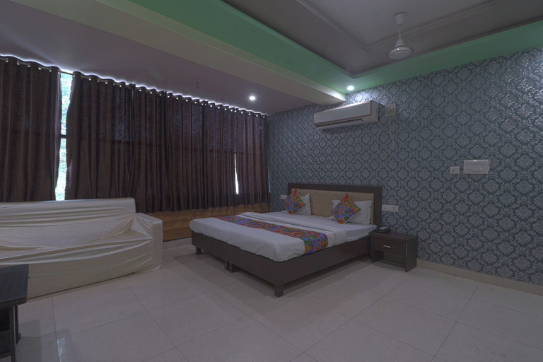 Room 3, Hotel Tavooza Formely Sumangal, Gwalior