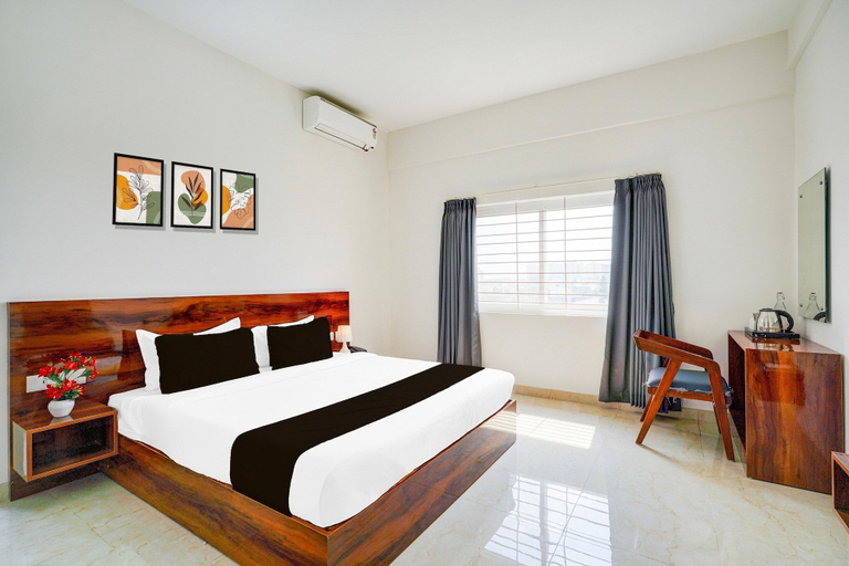 Room 5, Deluxe Hebbal Townhouse, Bangalore