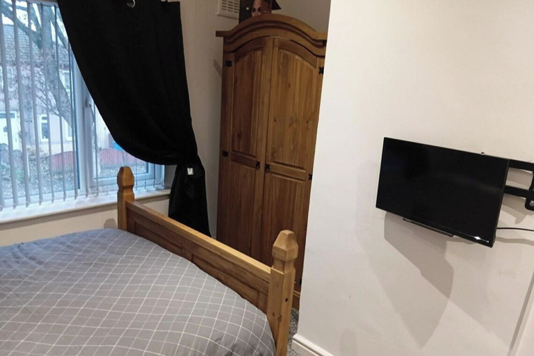 Room 4, Dale Combe, 3 Bedroom House 5 Star on air bnb, Rochdale